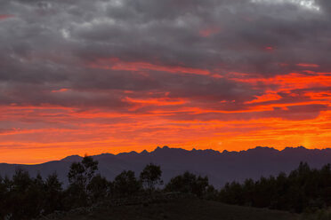 Peru, Anden, Cordillera Negra bei Sonnenuntergang - FOF08547
