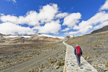 Peru, Anden, Cordillera Blanca, Huascaran-Nationalpark, Touristenwanderung zum Pastoruri-Gletscher - FOF08555