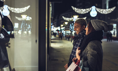 Young couple looking in shop window - DAPF00530