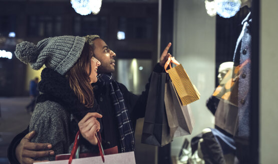 Young couple looking in shop window - DAPF00532