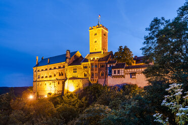 Deutschland, Thüringen, Eisenach, Wartburg bei Nacht - EGB00149