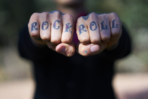 Fingers tattooed with 'Rock and Roll' - XCF00120