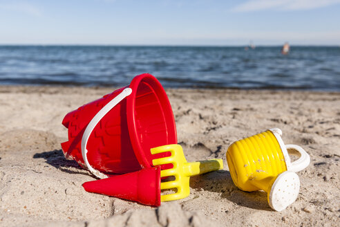 Sandbox toys on the beach - EGBF00172