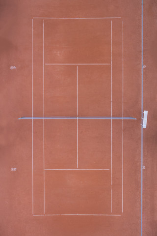 Leerer Tennisplatz, Ansicht von oben, lizenzfreies Stockfoto