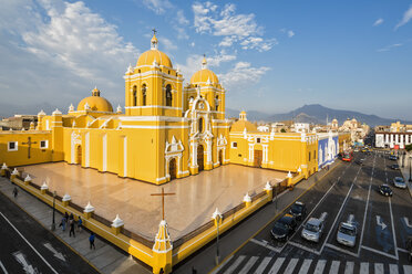 Peru, La Libertad, Trujillo, Plaza de Armas, Kathedrale - FO08620