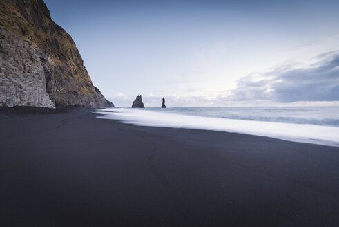 Island, Südisland, Vik Felsen am Reynisfjara Strand - EPF00241