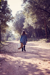 Back view of girl with a vintage suitcase - XCF00123