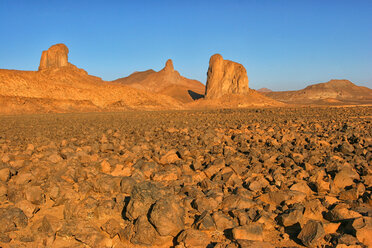 Algeria, Wilaya Tamanrasset, Hoggar Mountains, Atakor at sunlight - DSGF01410