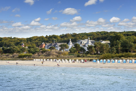 Deutschland, Usedom, Zinnowitz, Blick auf den Strand mit Ostsee im Vordergrund, lizenzfreies Stockfoto