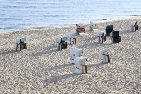 Deutschland, Usedom, Strandkörbe mit Kapuze, lizenzfreies Stockfoto