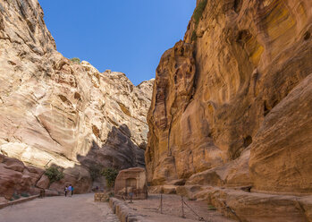 Jordan, Petra, entrance of Siq - MAB00438