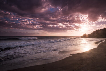 Spanien, Teneriffa, Strand La Tejita bei Sonnenuntergang - SIPF01298
