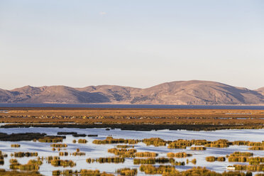 Peru, Titicacasee, Schwimmende Insel Uros - FOF08652