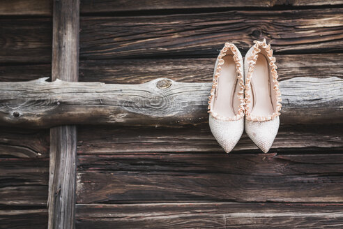 Pair of pumps on wood - ASCF00687