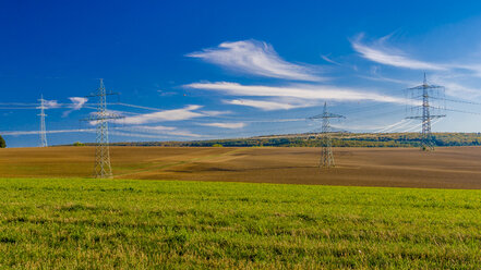 Power pylons between fields - MHF00402