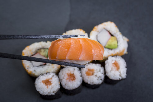 Vielfalt an Sushi - JUNF00756