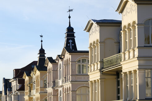 Germany, Usedom, Bansin, row of houses at sunlight - SIEF07249