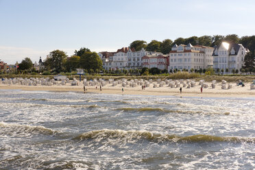 Deutschland, Usedom, Bansin, Blick auf den Strand - SIEF07252