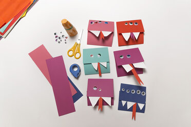 Home-made monster invitation cards - MFF03450