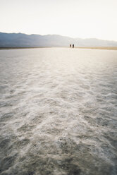 USA, Kalifornien, Death Valley, Badwater Basin bei Sonnenuntergang - EPF00253