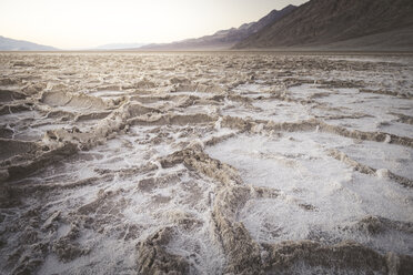 USA, Kalifornien, Death Valley, Badwater Basin bei Sonnenuntergang - EPF00254