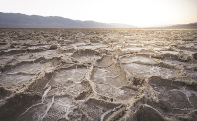 USA, Kalifornien, Death Valley, Badwater Basin bei Sonnenuntergang - EPF00255