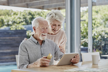 Senior couple doing online payment with credit card - RORF00467