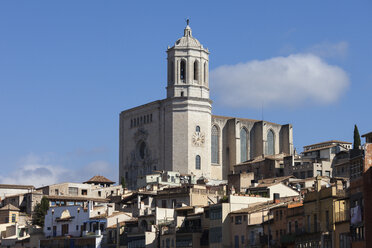 Spanien, Girona, Blick auf die Kathedrale von Santa Maria - ABOF00145