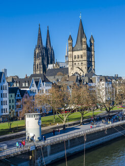 Deutschland, Köln, Blick auf Groß Sankt Martin und den Kölner Dom - MHF00404