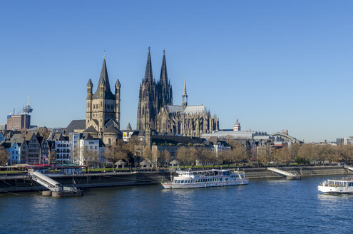 Germany, Cologne, view to Gross Sankt Martin and Cologne Cathedral - MHF00405