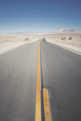 USA, Kalifornien, Death Valley, verlassener Highway - EPF00265