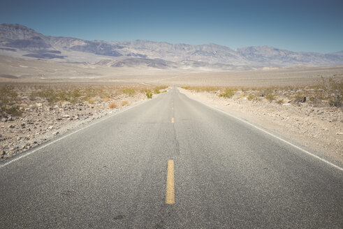 USA, California, Death Valley, deserted highway - EPF00267