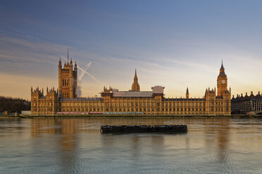 Großbritannien, London, Themse, Big Ben und Houses of Parliament in der Abenddämmerung - GFF00925