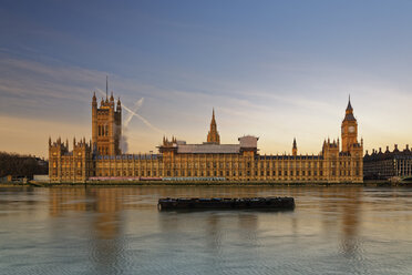 UK, London, River Thames, Big Ben and Houses of Parliament at dusk - GFF00925