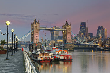 UK, London, River Thames and Tower Bridge at dusk - GF00941