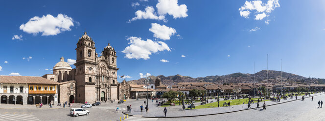Peru, Anden, Cusco, Plaza de Armas und Jesuitenkirche - FO08721