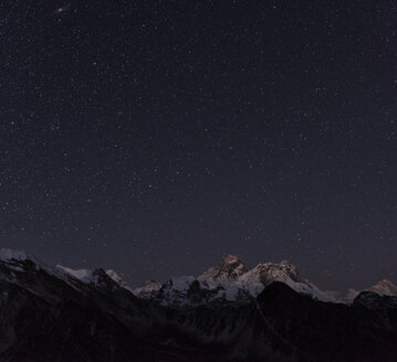 Nepal, Himalaya, Khumbu, Everest region, stars over Everest and Nuptse - ALRF00784