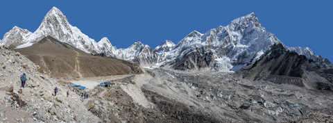 Nepal, Himalaya, Khumbu, Everest-Region, Pumori und Nuptse, lizenzfreies Stockfoto