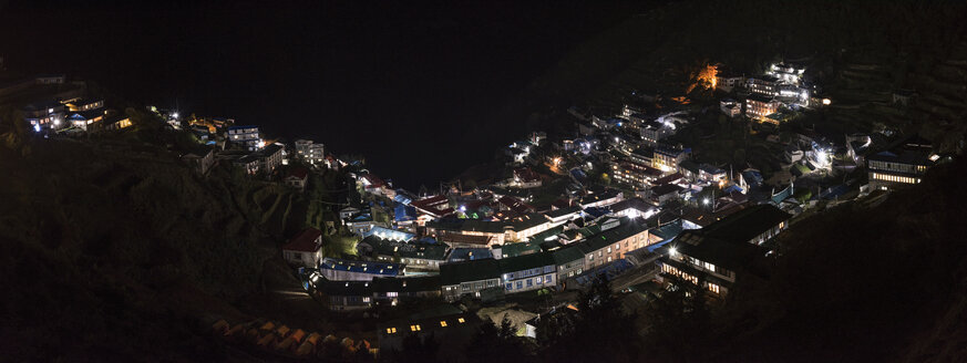 Nepal, Himalaya, Khumbu, Everest-Region, Namche Bazar bei Nacht - ALRF00819