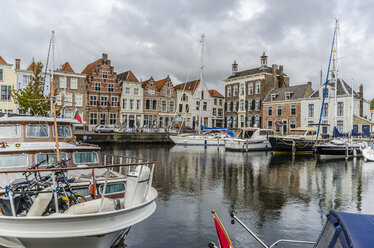 Niederlande, Goes, Blick auf Hafen und Stadt - MHF00412