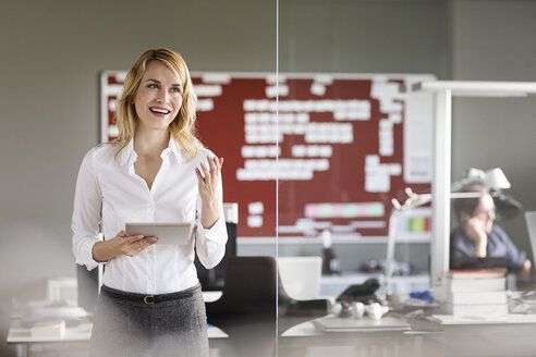 Woman using tablet in office - PESF00441