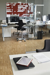 Modern office interior - PESF00488