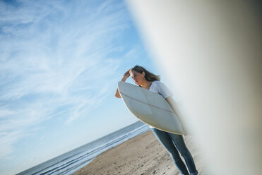 Young woman with surfboard on the beach - KIJF01088