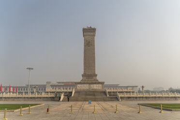 China, Peking, Blick auf das Denkmal für die Helden des Volkes - PC00315