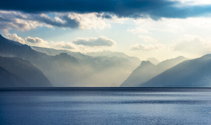 Österreich, Salzkammergut, Gmunden, Traunsee - EJWF00829