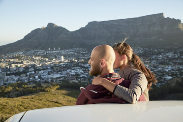 South Africa, Cape Town, young couple leaning against car looking at view - SRYF00230