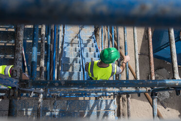 Bauarbeiter auf einer Baustelle - ZEF12463