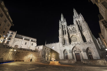 Spanien, Burgos, Burgos Kathedrale bei Nacht - DHC00049