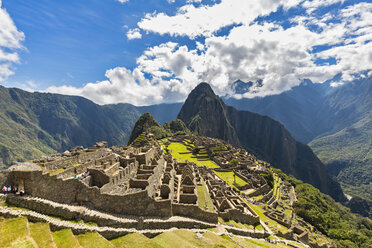 Peru, Andes, Urubamba Valley, Machu Picchu with mountain Huayna Picchu - FOF08767
