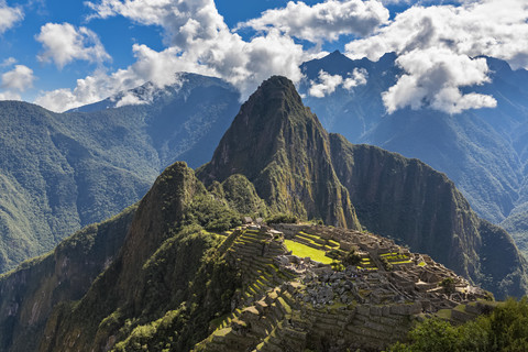 Peru, Anden, Urubamba-Tal, Machu Picchu mit Berg Huayna Picchu, lizenzfreies Stockfoto